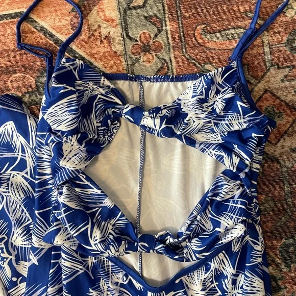NWT Floral Blue and White Cut Out Dress - Picture 6 of 6